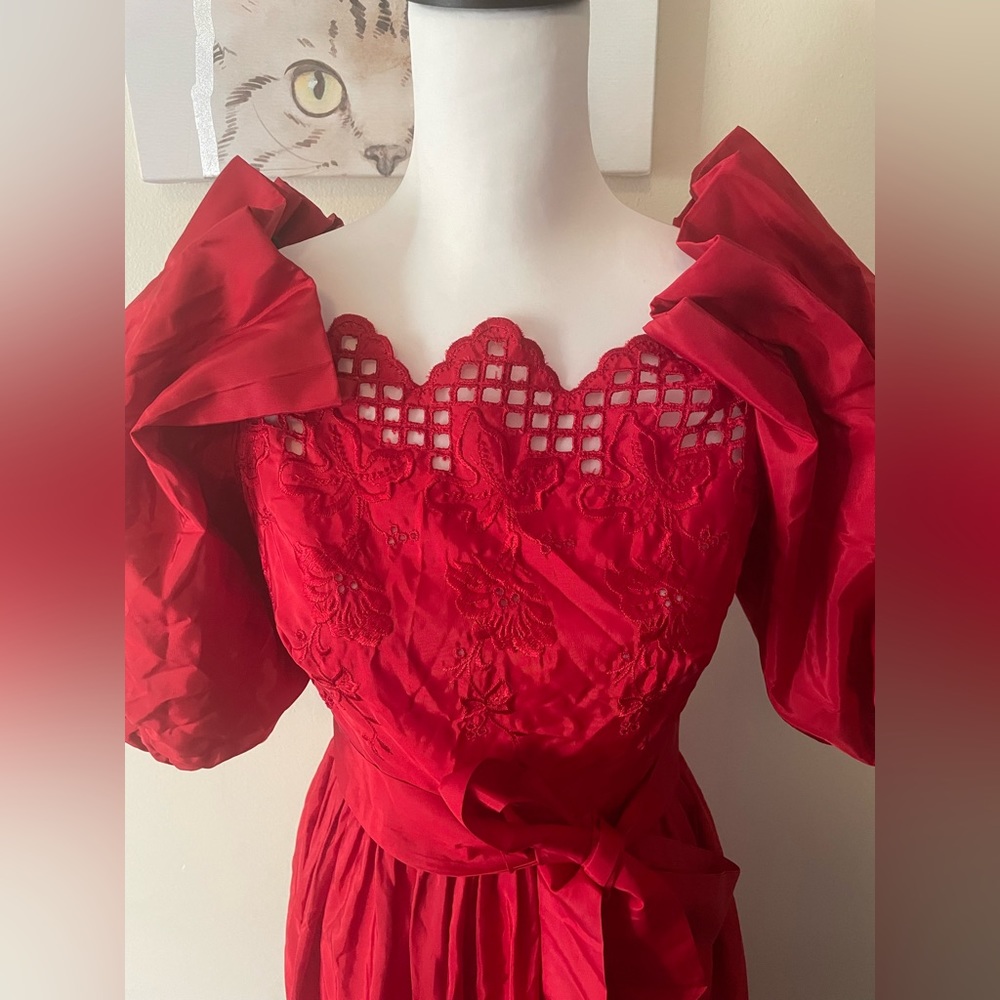 Super Cute Red Dress - Picture 2 of 7